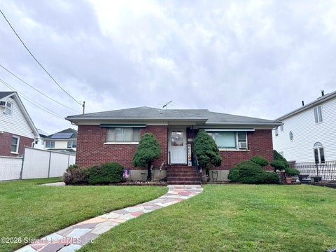 Homes For Sale - 125 Bedford Avenue<br/> Staten Island, NY 10306