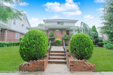 Photo of 125 Westcott Boulevard, Staten Island, NY 10314 (MLS # 2503386)