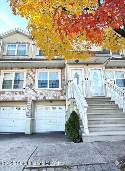 Photo of 74 Dartmouth Loop, Staten Island, NY 10306 (MLS # 2507045)