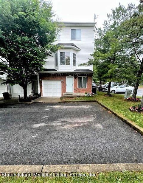 Photo of 141 Aspen Knolls Way, Staten Island, NY 10312 (MLS # 1162788)