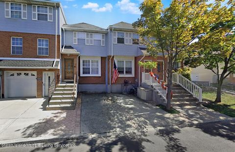 Photo of 43 Deborah Loop, Staten Island, NY 10312 (MLS # 2400805)