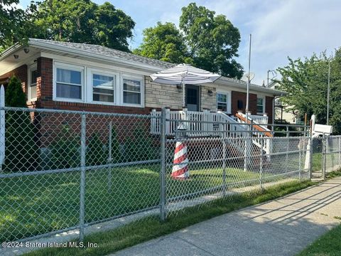 Single Family Residence in Staten Island NY 1031 Railroad Avenue.jpg