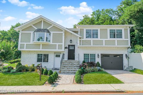 Photo of 47 Ravenna Street, Staten Island, NY 10312 (MLS # 2504553)