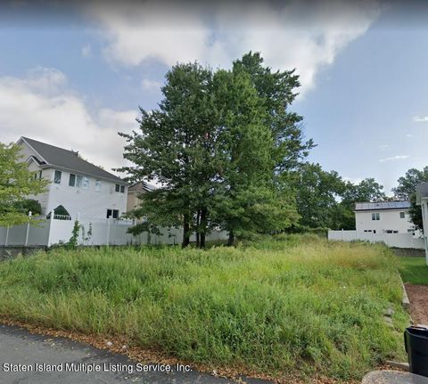 Photo of 421 Philip Avenue, Staten Island, NY 10312 (MLS # 1158921)