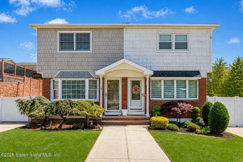 Photo of 85 Abingdon Avenue, Staten Island, NY 10308 (MLS # 2602320)