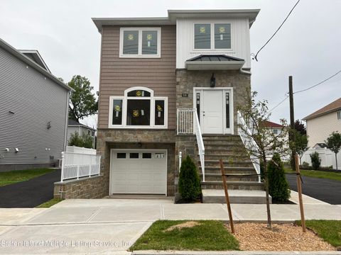 Photo of 336 Bethel Avenue, Staten Island, NY 10307 (MLS # 1162724)