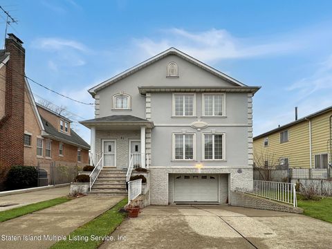 Photo of 51 Jefferson Avenue, Staten Island, NY 10306 (MLS # 1165982)
