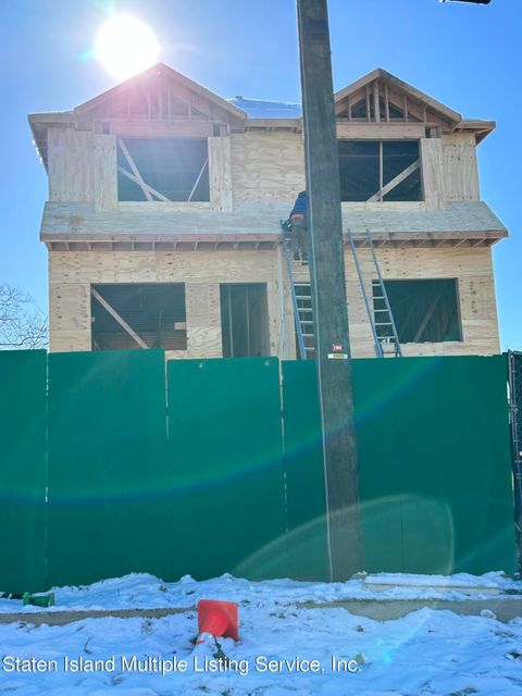 Photo of 102 Monahan Avenue, Staten Island, NY 10314 (MLS # 1164602)