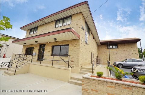 Photo of 399 Lake Avenue #A, Staten Island, NY 10303 (MLS # 1156817)