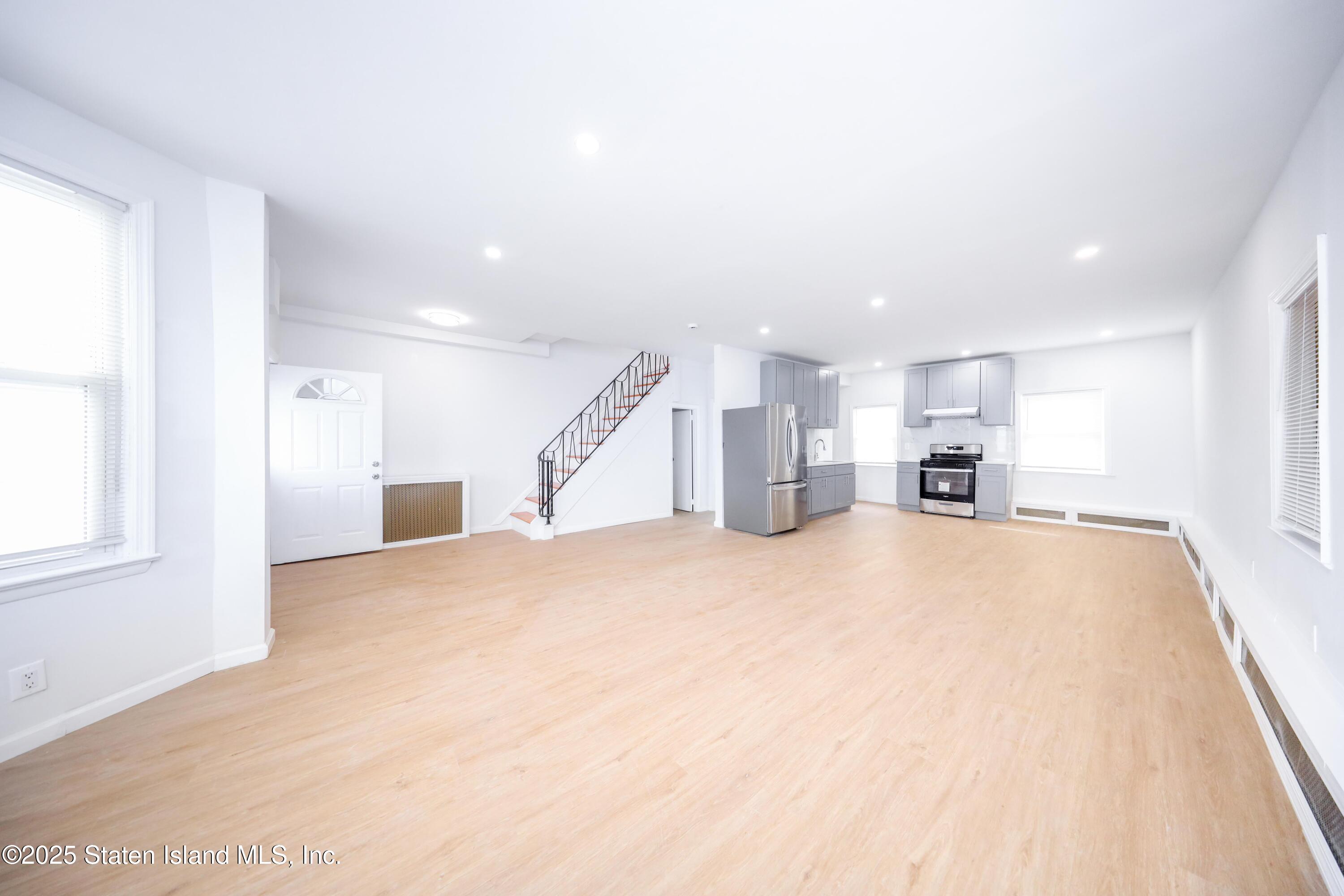 442 Tompkins Avenue, Staten Island, New York image 6