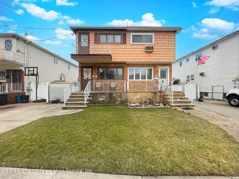 Photo of 138 Maybury Avenue, Staten Island, NY 10308 (MLS # 1160462)