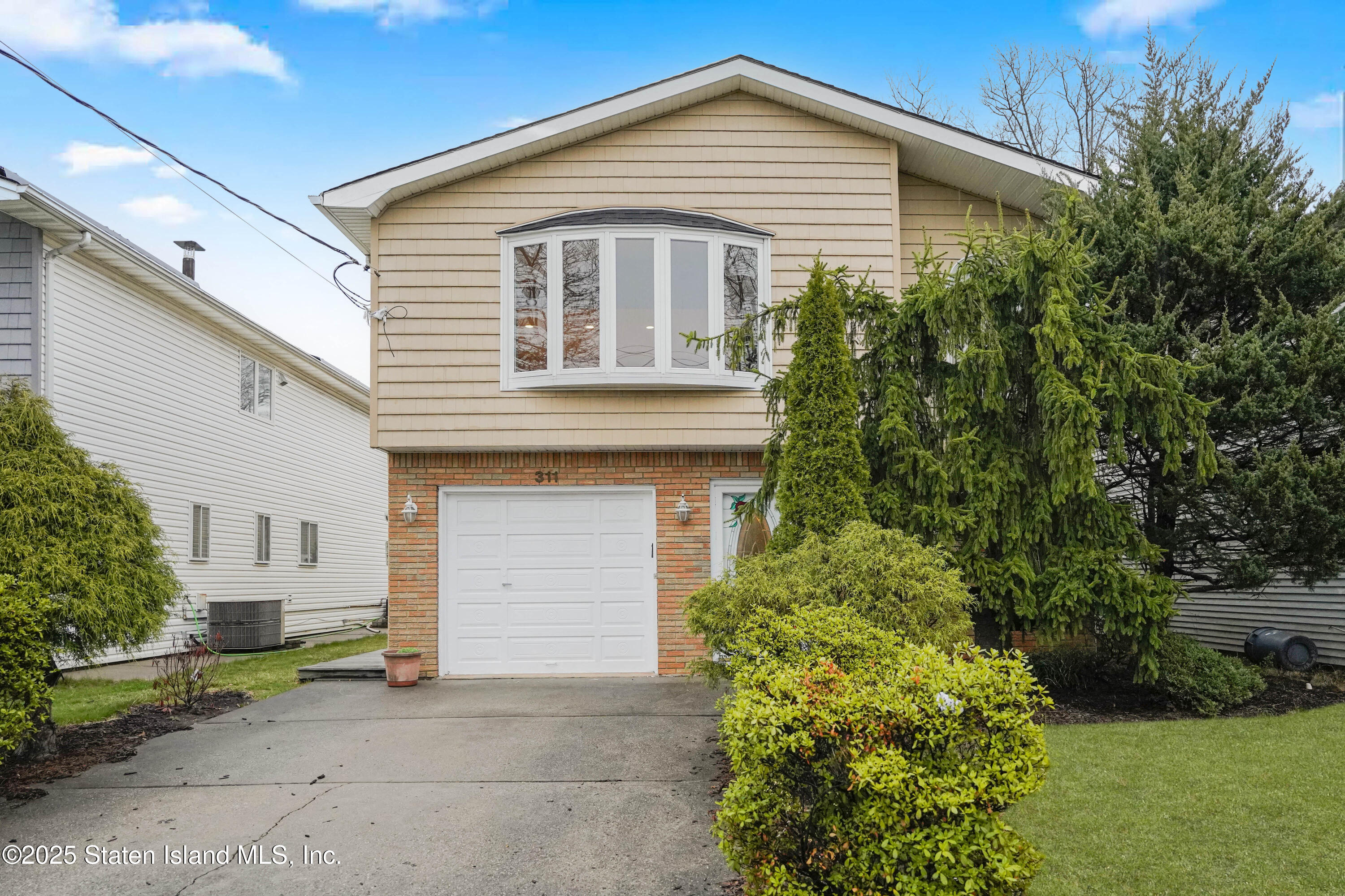 311 Wainwright Avenue, Staten Island, New York image 1