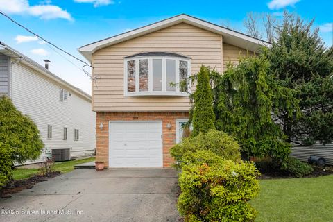 Photo of 311 Wainwright Avenue, Staten Island, NY 10312 (MLS # 2501824)