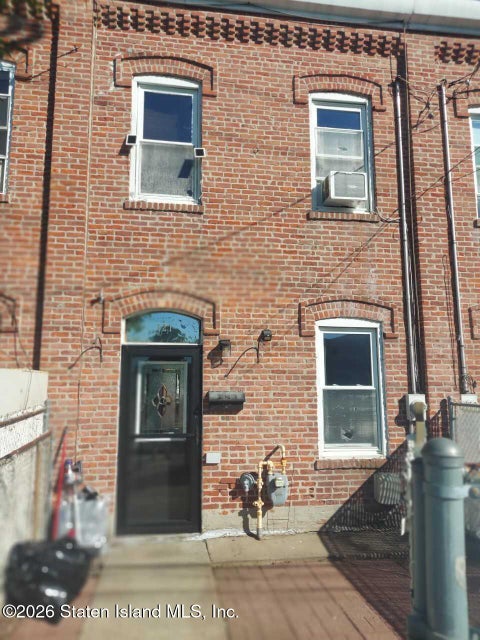 Townhouse For Sale - 121 Chestnut Avenue<br/> Staten Island, NY 10305