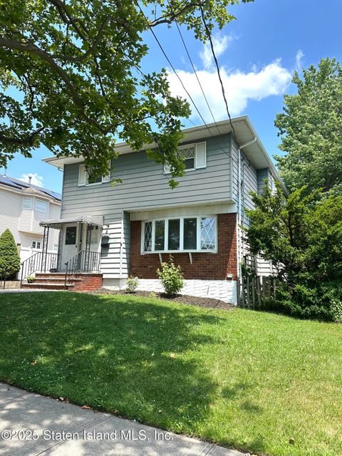 Photo of 11 W Cedarview Avenue #1fl, Staten Island, NY 10306 (MLS # 2504049)