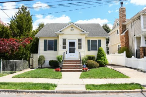 Photo of 209 Dickie Avenue, Staten Island, NY 10314 (MLS # 2602539)