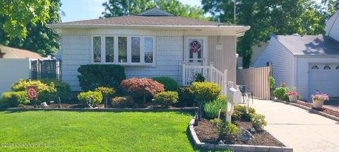 Photo of 29 Elmwood Avenue, Staten Island, NY 10308 (MLS # 2403809)