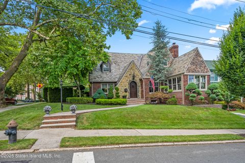 Photo of 60 Westbury Avenue, Staten Island, NY 10301 (MLS # 2504291)