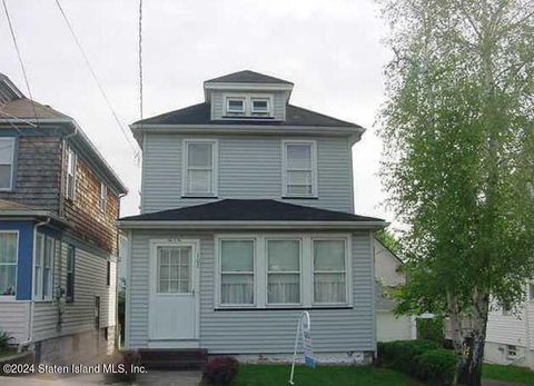 Photo of 102 Hatfield Place, Staten Island, NY 10302 (MLS # 2403236)