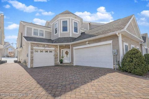 Photo of 45 Tiller Court, Staten Island, NY 10309 (MLS # 2600774)