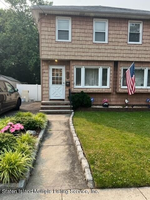 Photo of 553 Hanover Avenue, Staten Island, NY 10304 (MLS # 1162461)