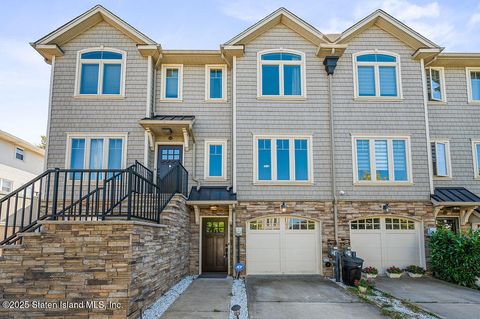 Photo of 148 Roman Avenue, Staten Island, NY 10314 (MLS # 2505577)