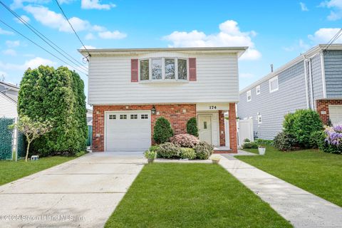 Photo of 174 Natick Street, Staten Island, NY 10306 (MLS # 2502147)