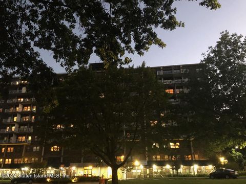 Photo of 1100 Clove Road #7-O, Staten Island, NY 10301 (MLS # 2600097)