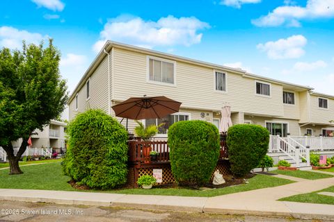 Photo of 4322 Caswell Avenue, Staten Island, NY 10314 (MLS # 2503116)