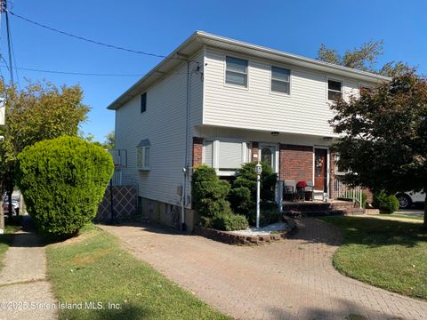 Photo of 521 Westwood Avenue, Staten Island, NY 10314 (MLS # 2506429)