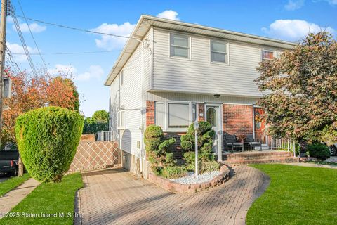 Photo of 521 Westwood Avenue, Staten Island, NY 10314 (MLS # 2506429)