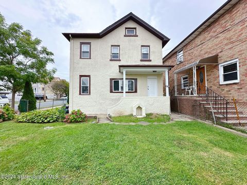 Photo of 488 Midland Avenue, Staten Island, NY 10305 (MLS # 2405244)