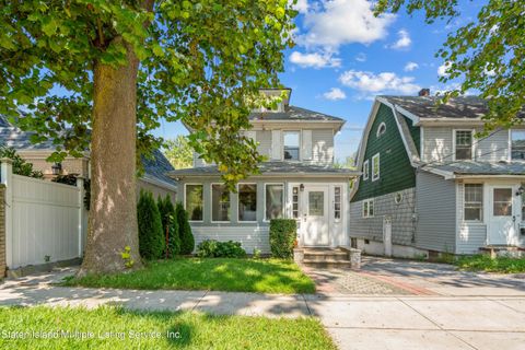 Photo of 411 Little Clove Road, Staten Island, NY 10301 (MLS # 1164029)