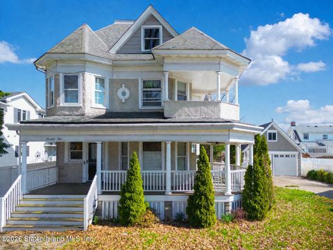 Photo of 79 Cloister Place, Staten Island, NY 10306 (MLS # 2601838)