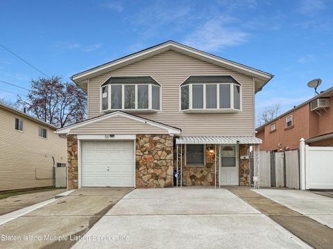 Photo of 55 Fieldstone Road, Staten Island, NY 10314 (MLS # 1161052)