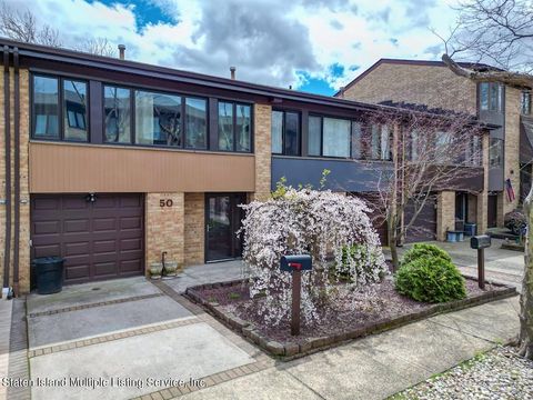 Photo of 50 Claradon Lane, Staten Island, NY 10305 (MLS # 2401862)