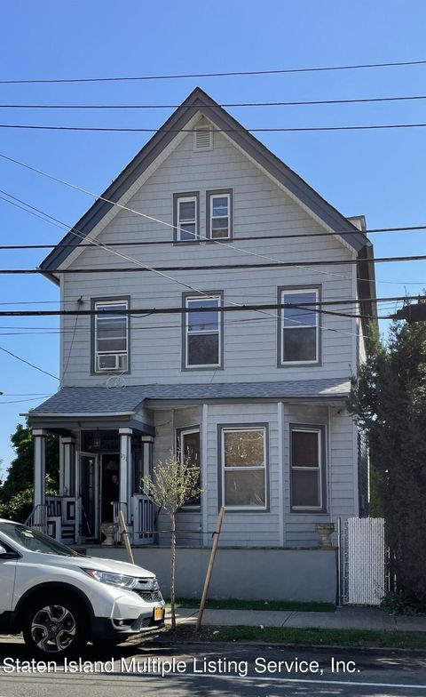 Photo of 131 Saint Pauls Avenue, Staten Island, NY 10301 (MLS # 1162100)