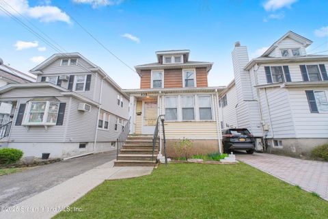Photo of 458 Watchogue Road, Staten Island, NY 10314 (MLS # 2502070)