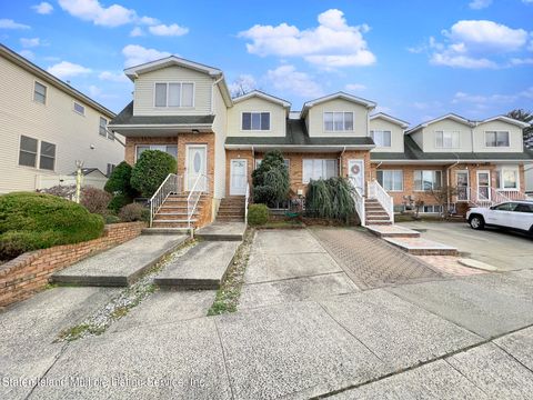 Photo of 45 Bogota Street, Staten Island, NY 10314 (MLS # 1165831)