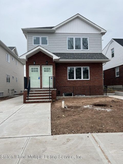 Photo of 151 Vermont Avenue, Staten Island, NY 10305 (MLS # 1160249)