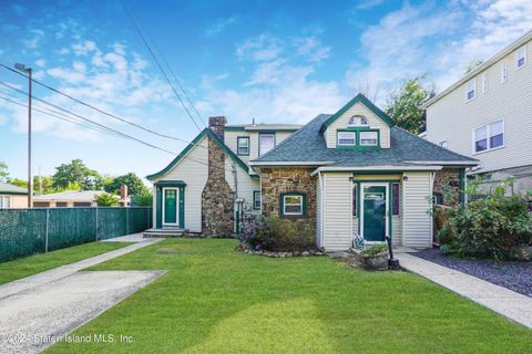 Photo of 18 Odin Street, Staten Island, NY 10306 (MLS # 2404737)