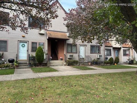 Photo of 360 Barlow Avenue Avenue #12, Staten Island, NY 10308 (MLS # 2506519)