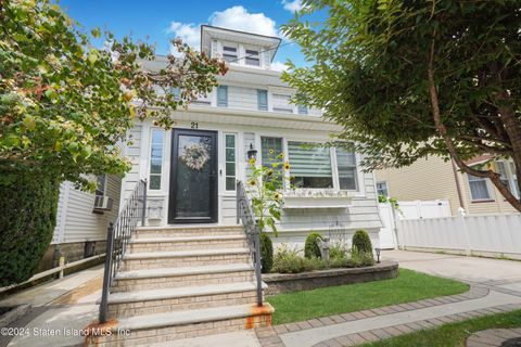 Photo of 21 Markham Place, Staten Island, NY 10314 (MLS # 2404412)