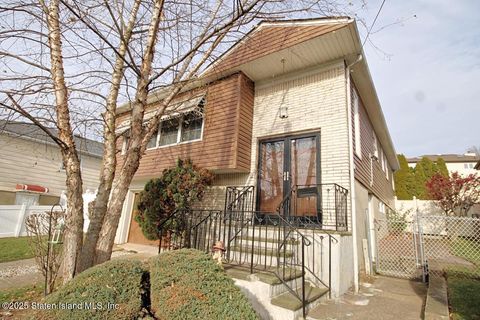Photo of 916 Bard Avenue, Staten Island, NY 10301 (MLS # 2507086)