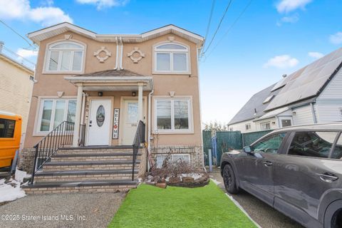 Photo of 184 Livingston Avenue, Staten Island, NY 10314 (MLS # 2500825)