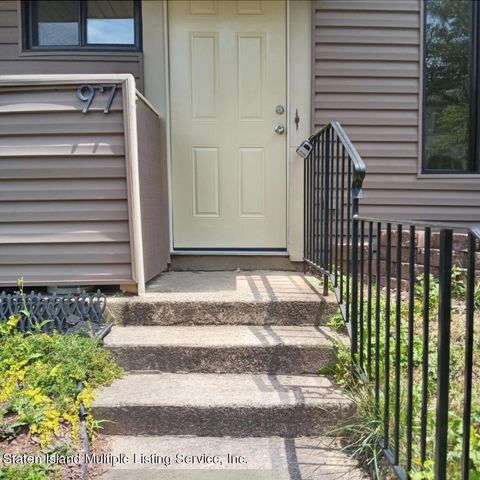 Photo of 97 Hampton Place, Staten Island, NY 10309 (MLS # 1163149)