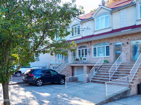Photo of 103 Townsend Avenue, Staten Island, NY 10304 (MLS # 2506256)