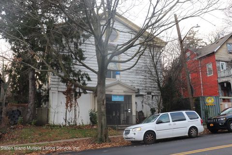 Photo of 190 Cebra Avenue, Staten Island, NY 10304 (MLS # 1159138)