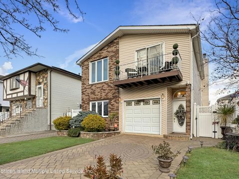Photo of 155 Getz Avenue, Staten Island, NY 10312 (MLS # 1165663)