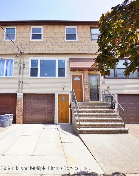Photo of 35 Adams Avenue, Staten Island, NY 10306 (MLS # 1162093)